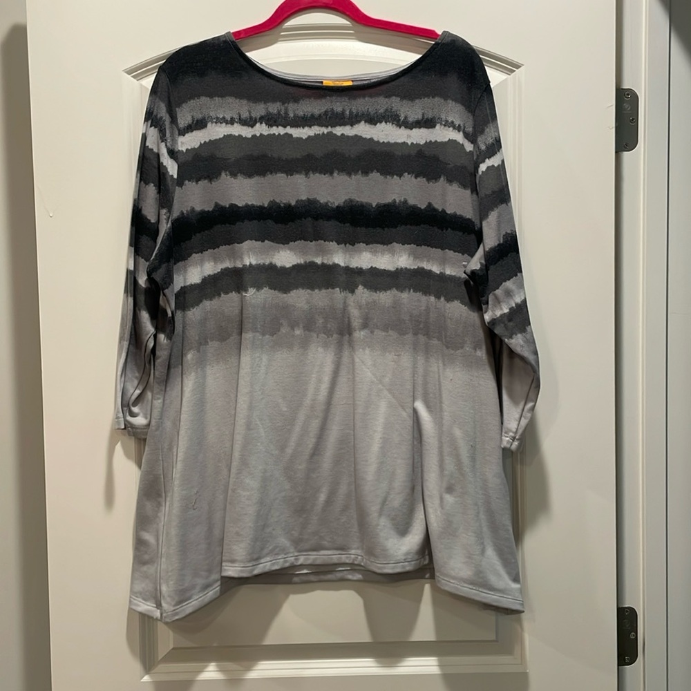 Black/gray/white plus size top
